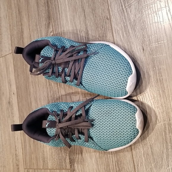 Puma's FTWDL women's sz 9 sneakers - Picture 3 of 10